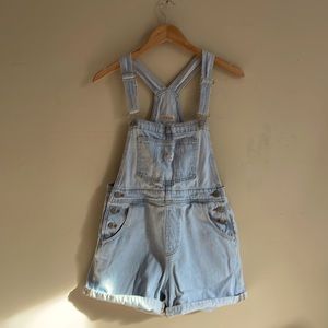 LEVIS OVERALL SHORTS